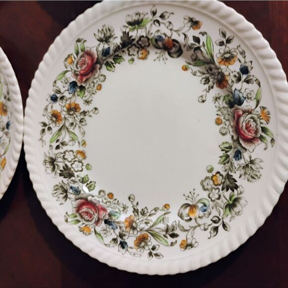 White and Red Floral Plate  Set - Picture 5 of 7